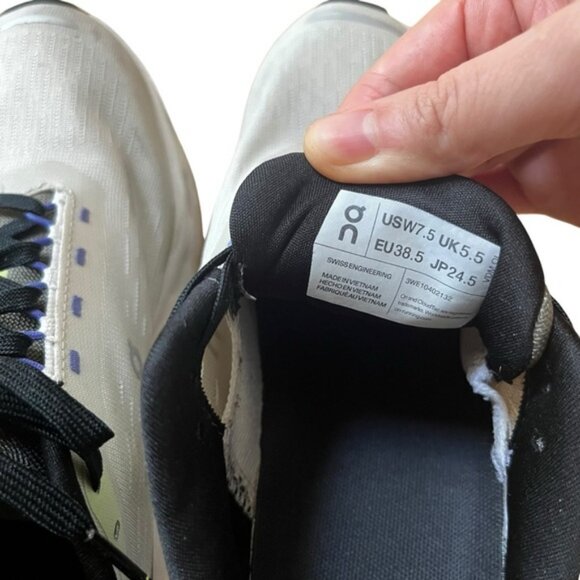 On Women's Cloudspark Running Shoe Size 7.5 - Picture 6 of 6